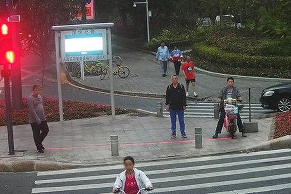 ??跨越全場！薩格斯底線發球甩前場小瓦0.6秒極限壓哨空接命中
